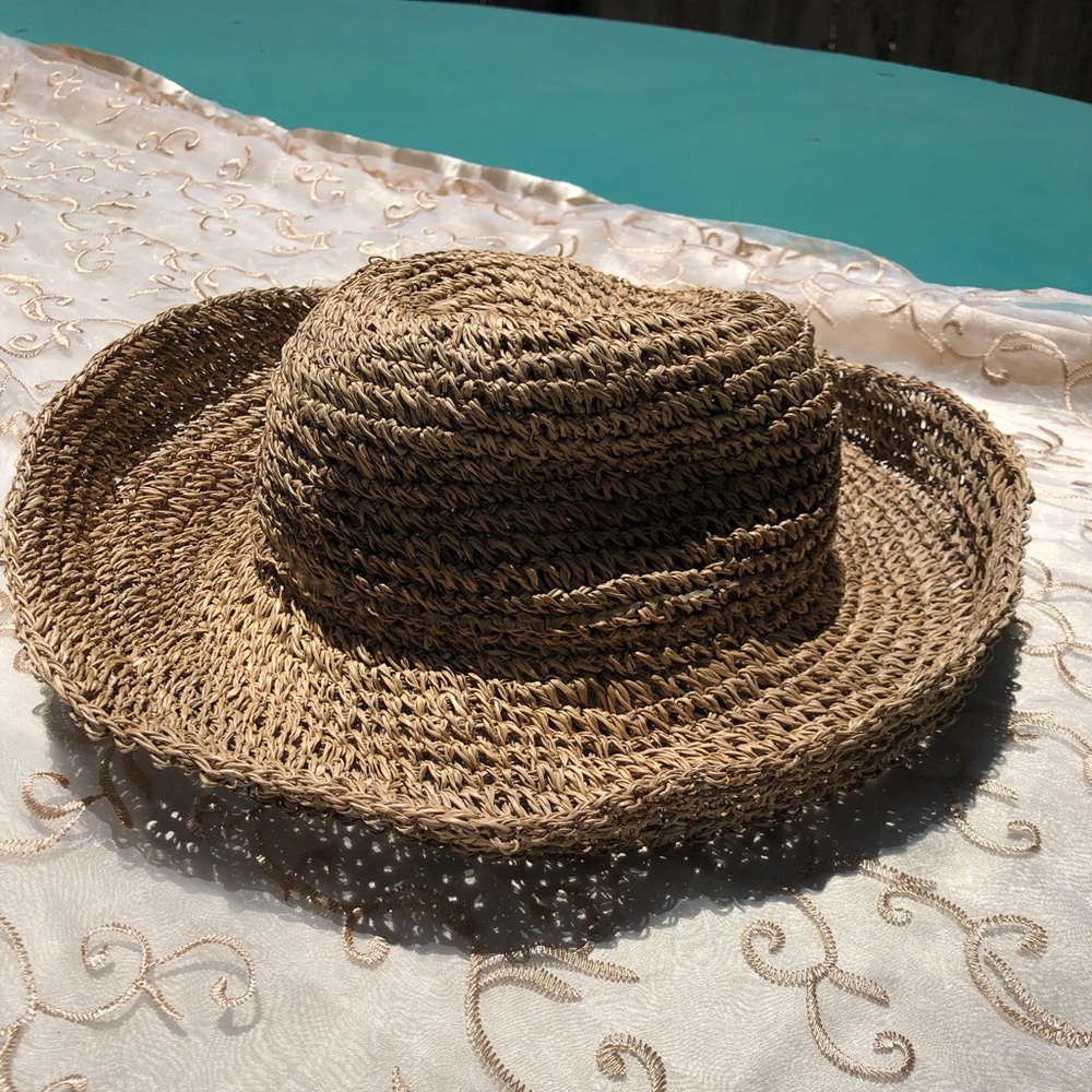Women’s straw shade hat